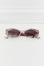 Load image into Gallery viewer, Polycarbonate Frame Wayfarer Sunglasses
