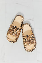 Load image into Gallery viewer, MMShoes Arms Around Me Open Toe Slide in Leopard
